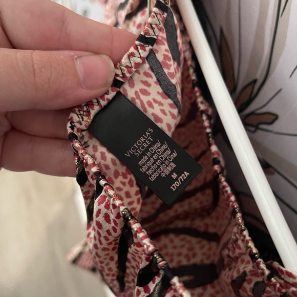 Victoria's Secret Women's Red and Pink Set - Picture 6 of 6